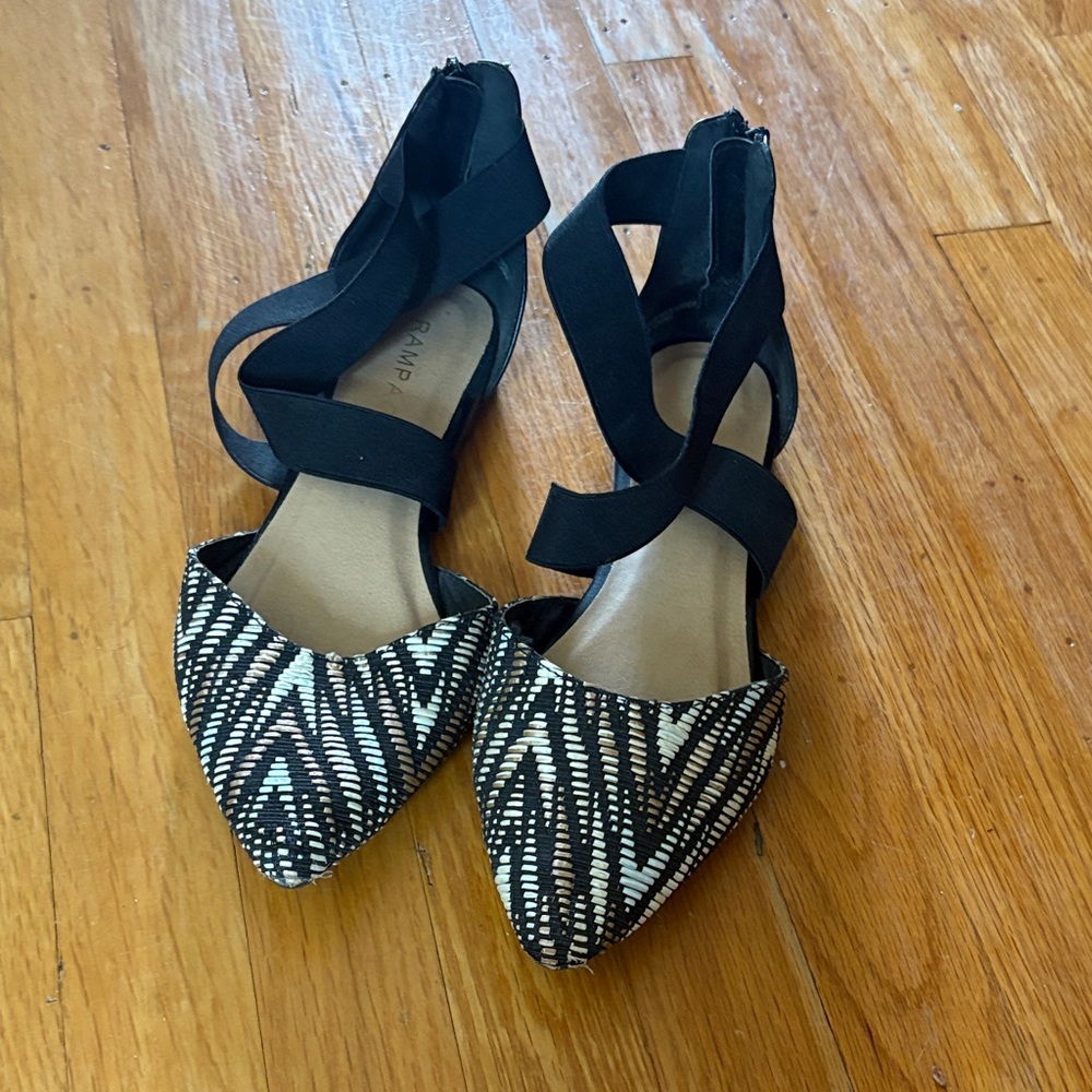 Rampage Black and White Geometric Flats